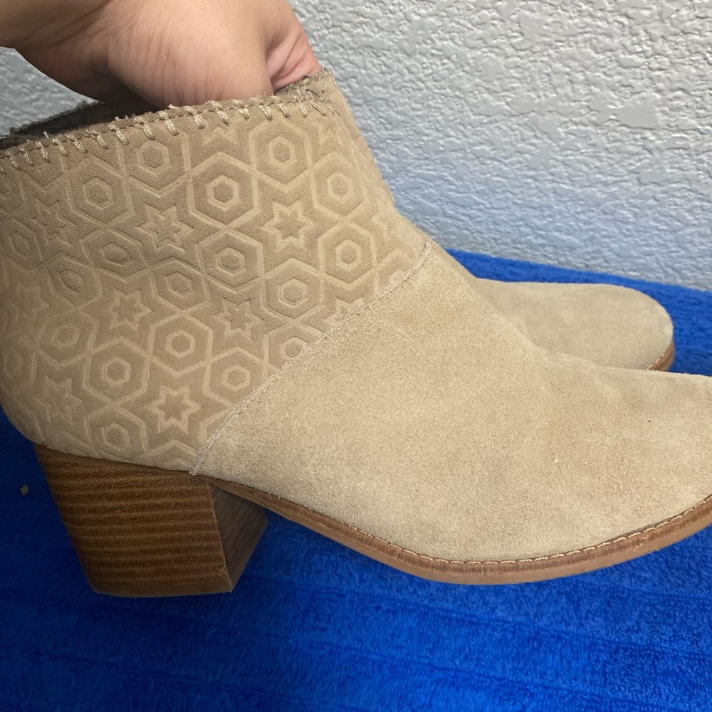 Short boots
